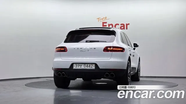 Porsche Macan 2017 — фото 4