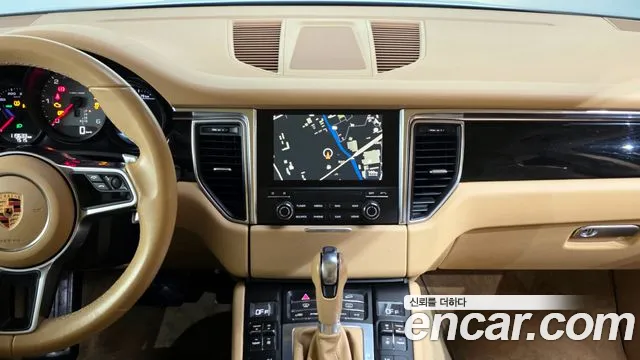 Porsche Macan 2017 — фото 14