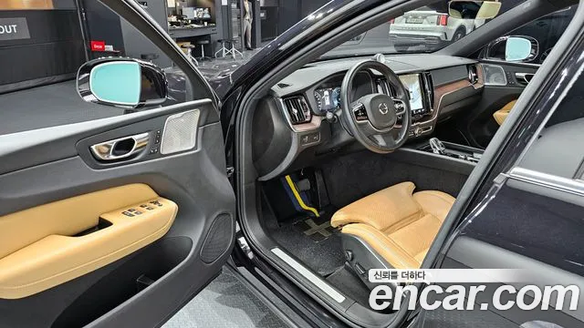 Volvo XC60 2021 — фото 11
