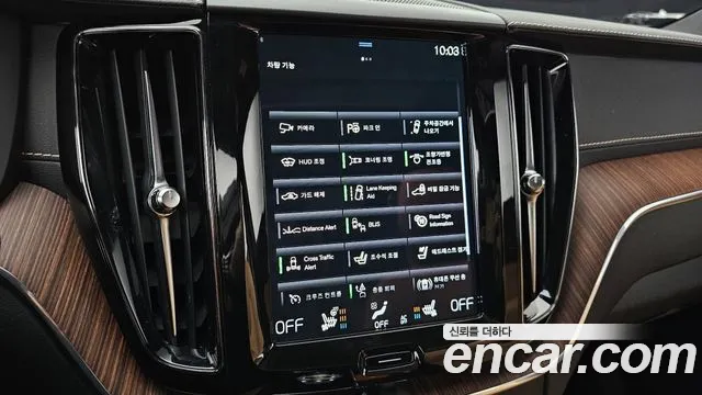 Volvo XC60 2021 — фото 17