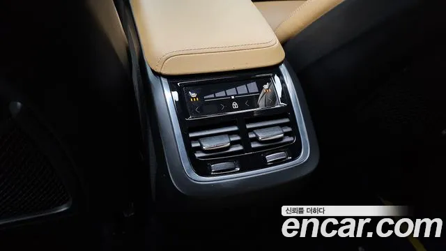 Volvo XC60 2021 — фото 18