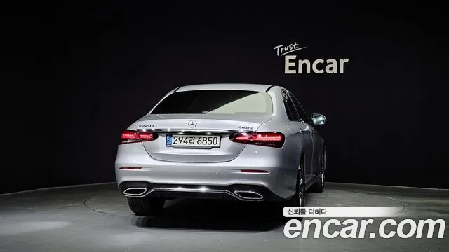 Mercedes-Benz E-Class 2022 — фото 4