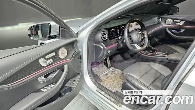 Mercedes-Benz E-Class 2022 — фото 10