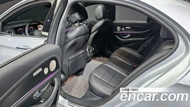 Mercedes-Benz E-Class 2022 — фото 11