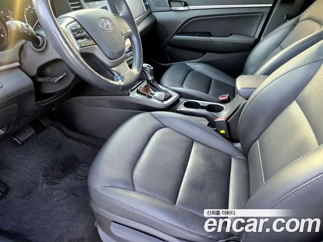 Hyundai AVANTE 2016 — фото 9