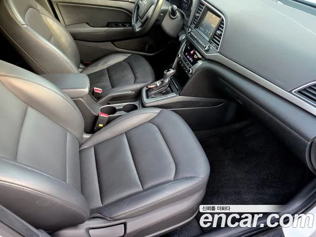 Hyundai AVANTE 2016 — фото 11