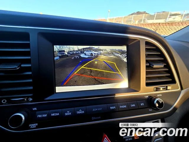 Hyundai AVANTE 2016 — фото 15