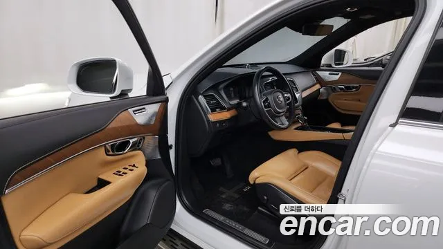 Volvo XC90 2020 — фото 10