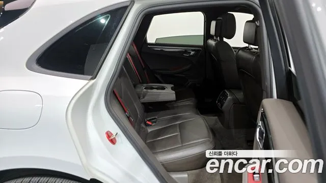 Porsche Macan 2015 — фото 12