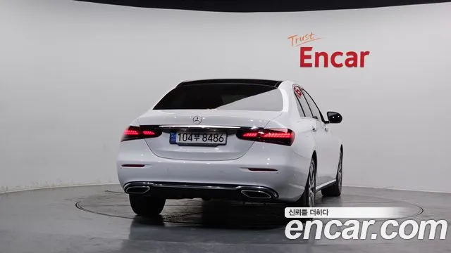 Mercedes-Benz E-Class 2022 — фото 4