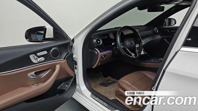 Mercedes-Benz E-Class 2022 — фото 10