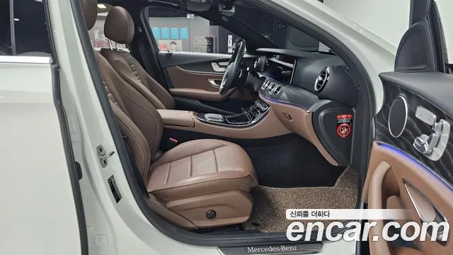Mercedes-Benz E-Class 2022 — фото 11