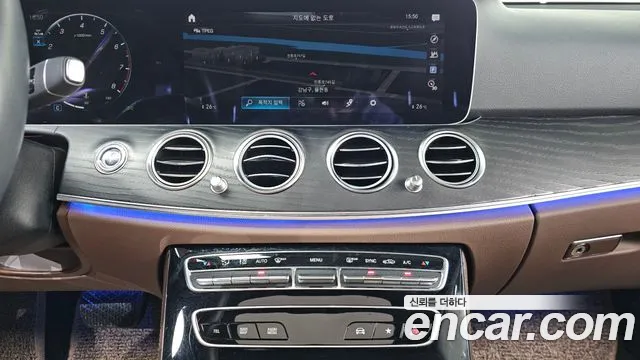 Mercedes-Benz E-Class 2022 — фото 14