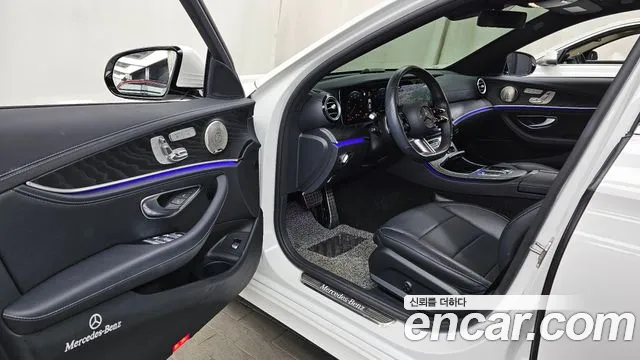 Mercedes-Benz E-Class 2022 — фото 9