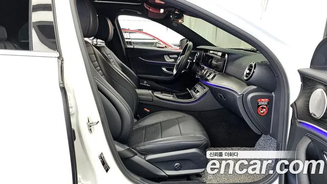 Mercedes-Benz E-Class 2022 — фото 10