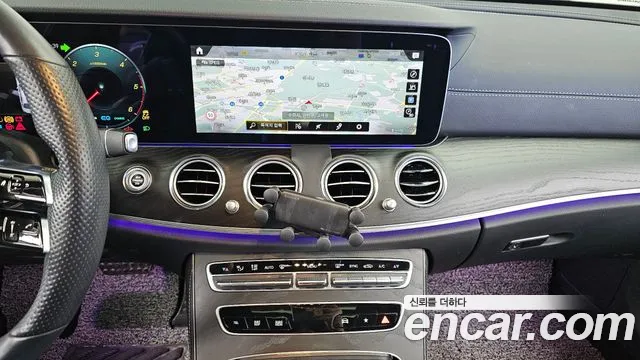 Mercedes-Benz E-Class 2022 — фото 13