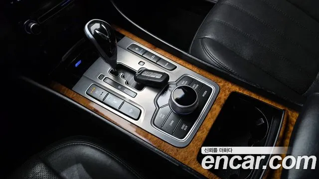 Hyundai Equus 2012 — фото 9