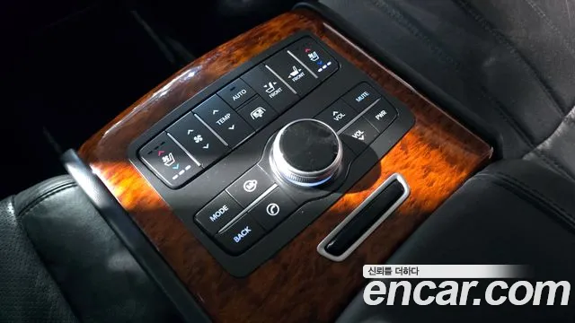 Hyundai Equus 2012 — фото 17