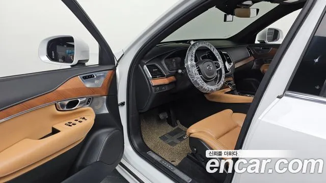 Volvo XC90 2020 — фото 10