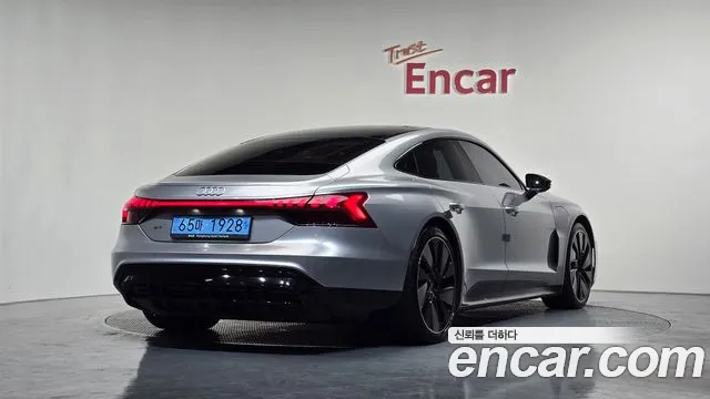 Audi e-tron GT 2022 — фото 2