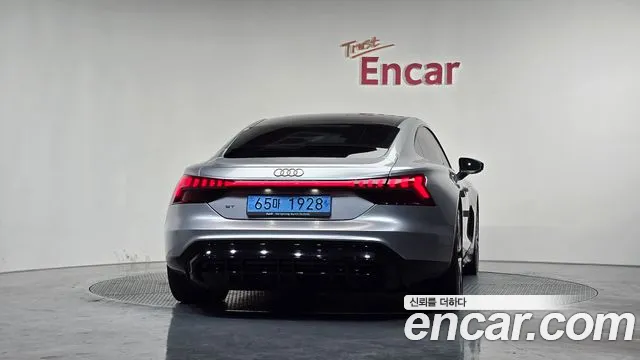 Audi e-tron GT 2022 — фото 4