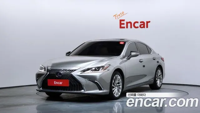 Lexus ES 2020 — фото 1
