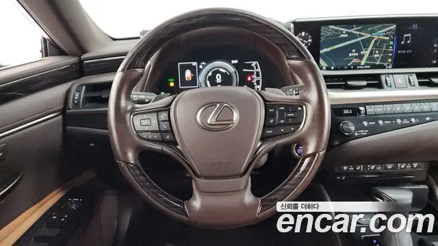 Lexus ES 2020 — фото 13