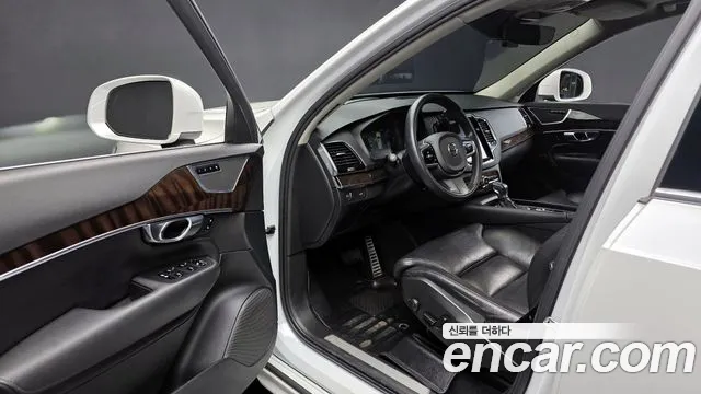 Volvo XC90 2017 — фото 11