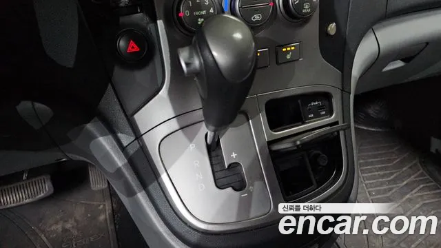 Hyundai Starex 2016 — фото 9