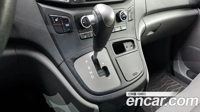 Hyundai Starex 2018 — фото 9