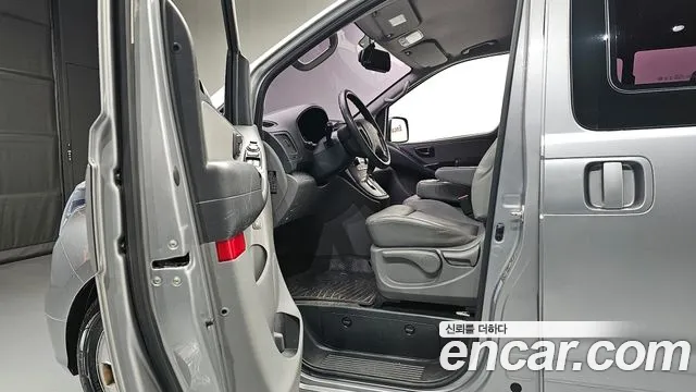 Hyundai Starex 2018 — фото 10