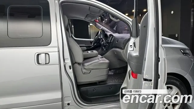 Hyundai Starex 2018 — фото 12