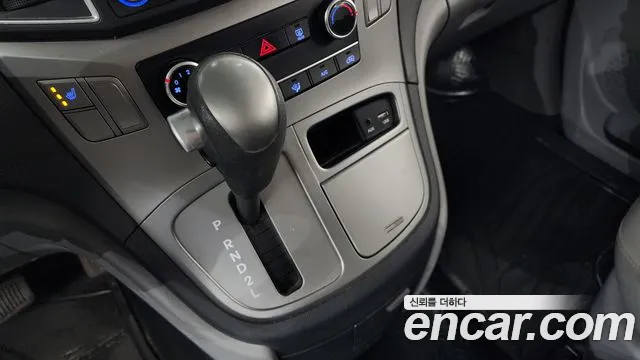 Hyundai Starex 2019 — фото 9
