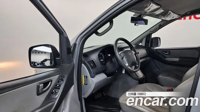 Hyundai Starex 2019 — фото 10