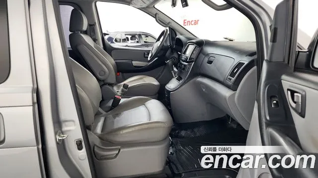 Hyundai Starex 2019 — фото 11