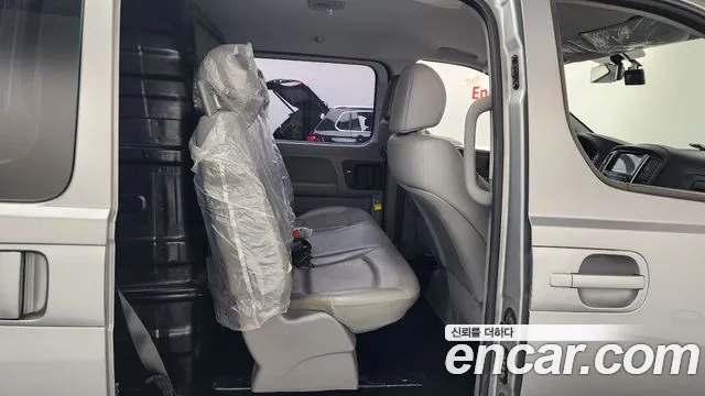 Hyundai Starex 2019 — фото 12