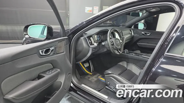 Volvo XC60 2021 — фото 10