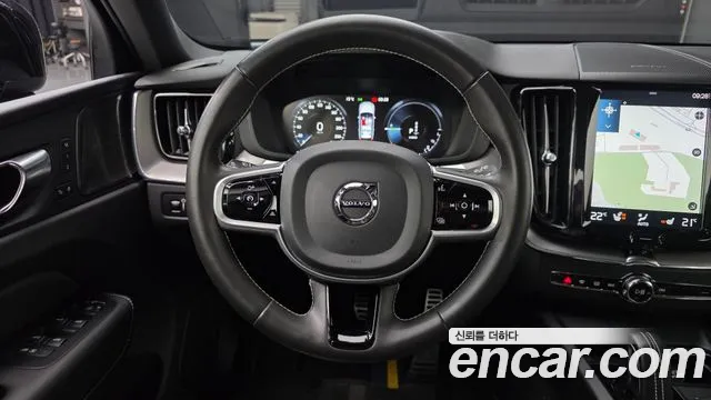 Volvo XC60 2021 — фото 13