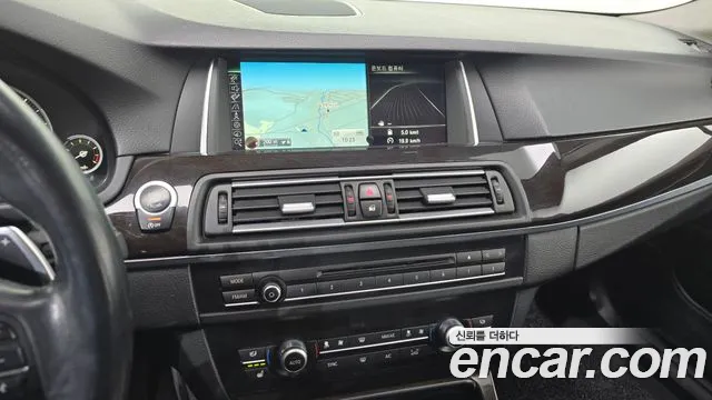 BMW 5-Series 2015 — фото 14