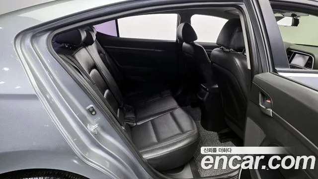 Hyundai AVANTE 2018 — фото 12