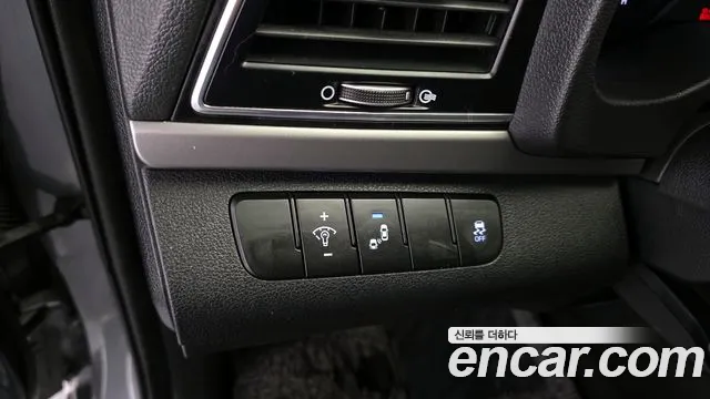Hyundai AVANTE 2018 — фото 14