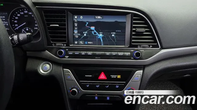 Hyundai AVANTE 2018 — фото 16
