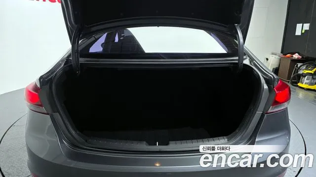 Hyundai AVANTE 2018 — фото 20