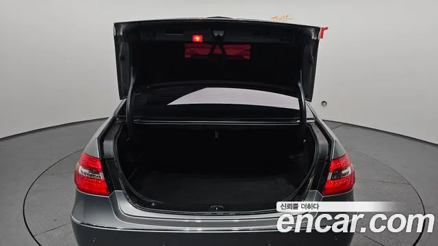 Mercedes-Benz E-Class 2013 — фото 20