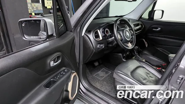 Jeep Renegade 2017 — фото 10