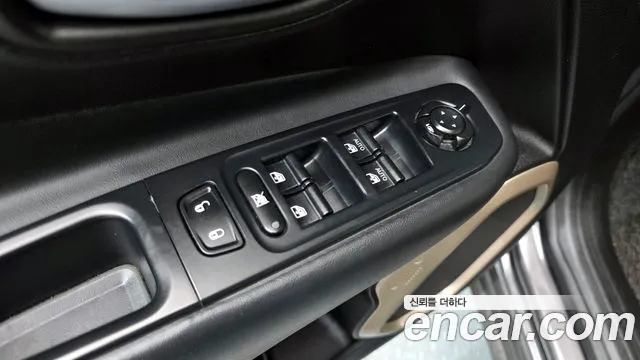 Jeep Renegade 2017 — фото 11