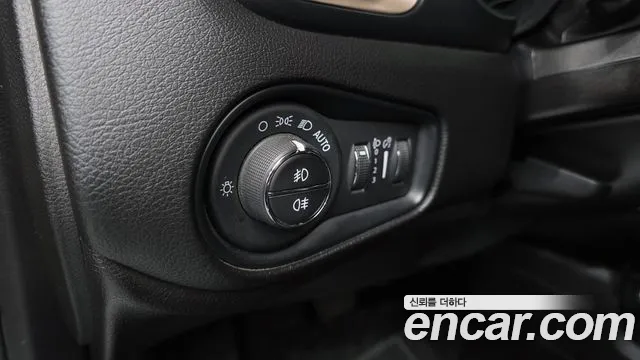 Jeep Renegade 2017 — фото 12