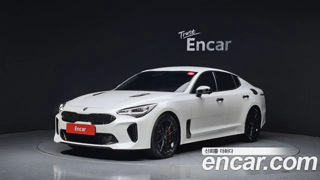 Kia Stinger 2023 — фото 1