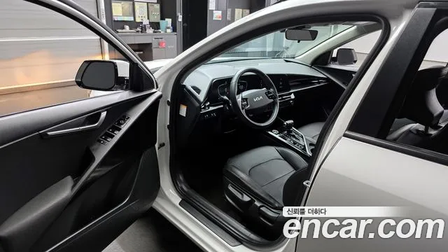 Kia Niro 2022 — фото 10