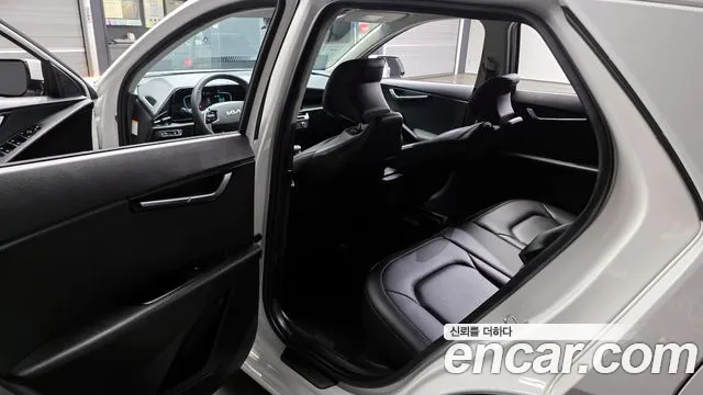 Kia Niro 2022 — фото 11